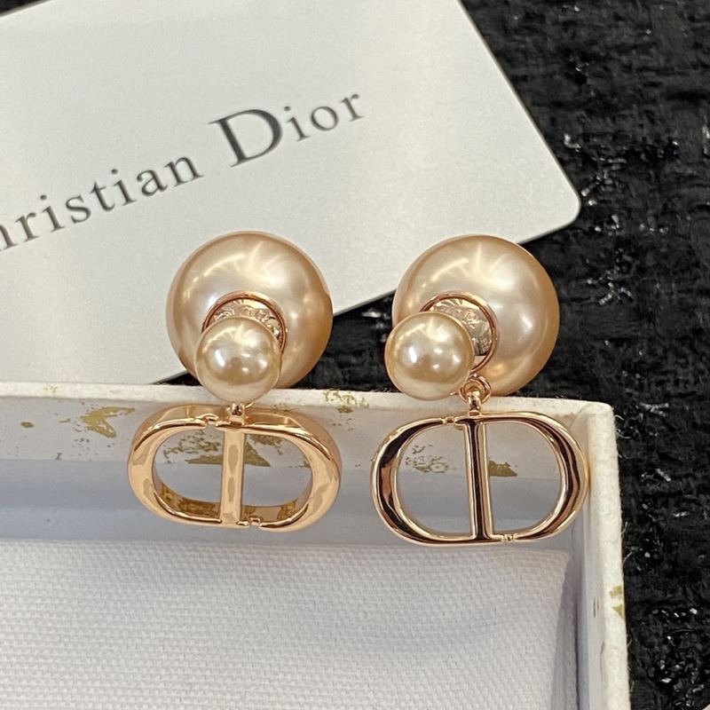 chr1st1an D10r earrings